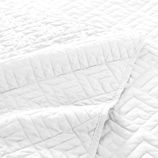 3-Piece Lightweight White Quilt Set for Full/Queen Size Beds with Square Pattern Bedspread and Pillow Shams, Ideal for All Seasons