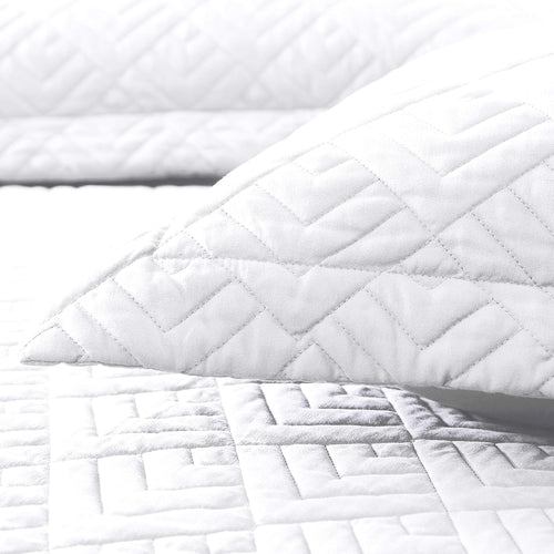 3-Piece Lightweight White Quilt Set for Full/Queen Size Beds with Square Pattern Bedspread and Pillow Shams, Ideal for All Seasons