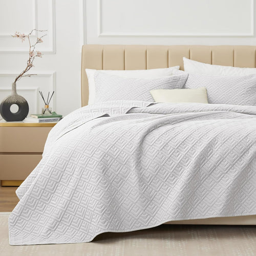 3-Piece Lightweight White Quilt Set for Full/Queen Size Beds with Square Pattern Bedspread and Pillow Shams, Ideal for All Seasons